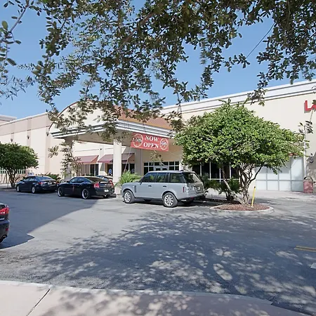 Best Western Plus Kendall Hotel & Suites 