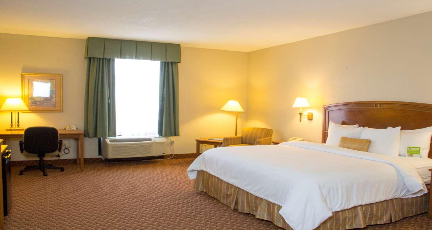 Hotel Western & The Crossings