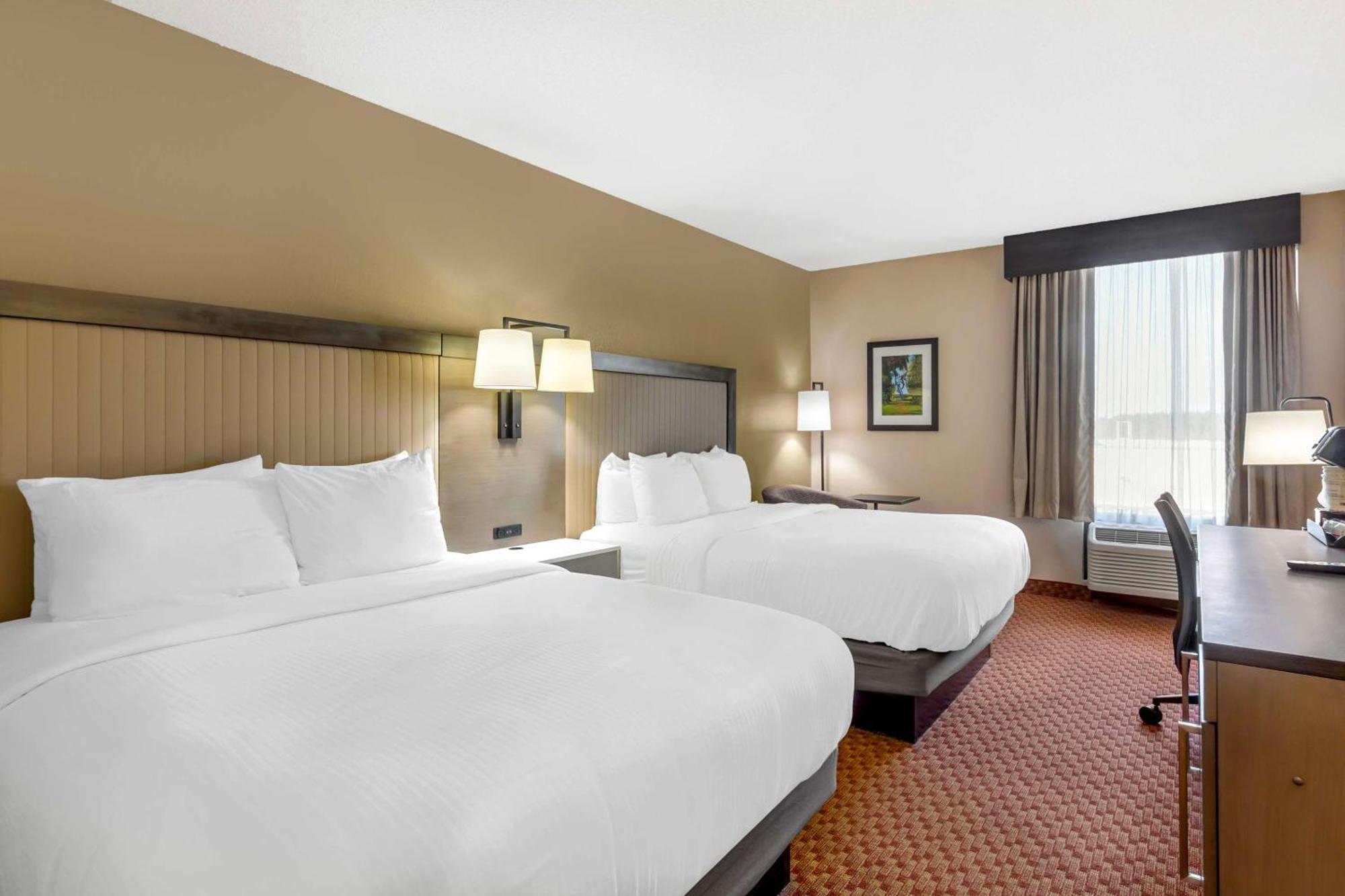 Hotel Western & The Crossings