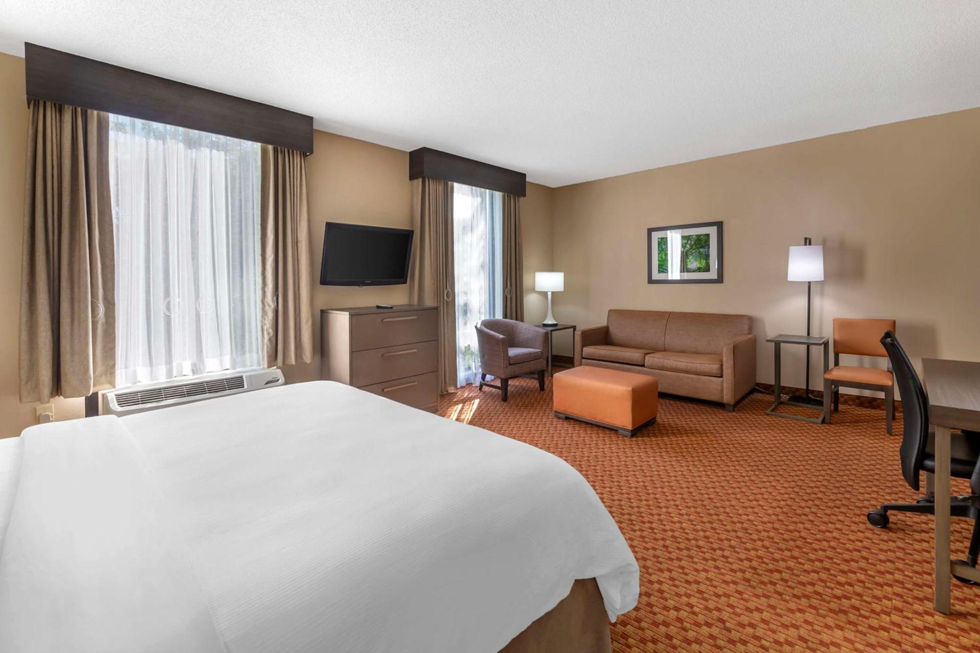 Western & 3* The Crossings