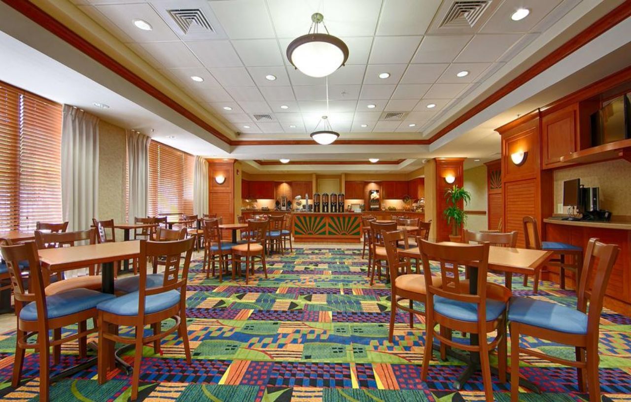 Western & Hotel The Crossings