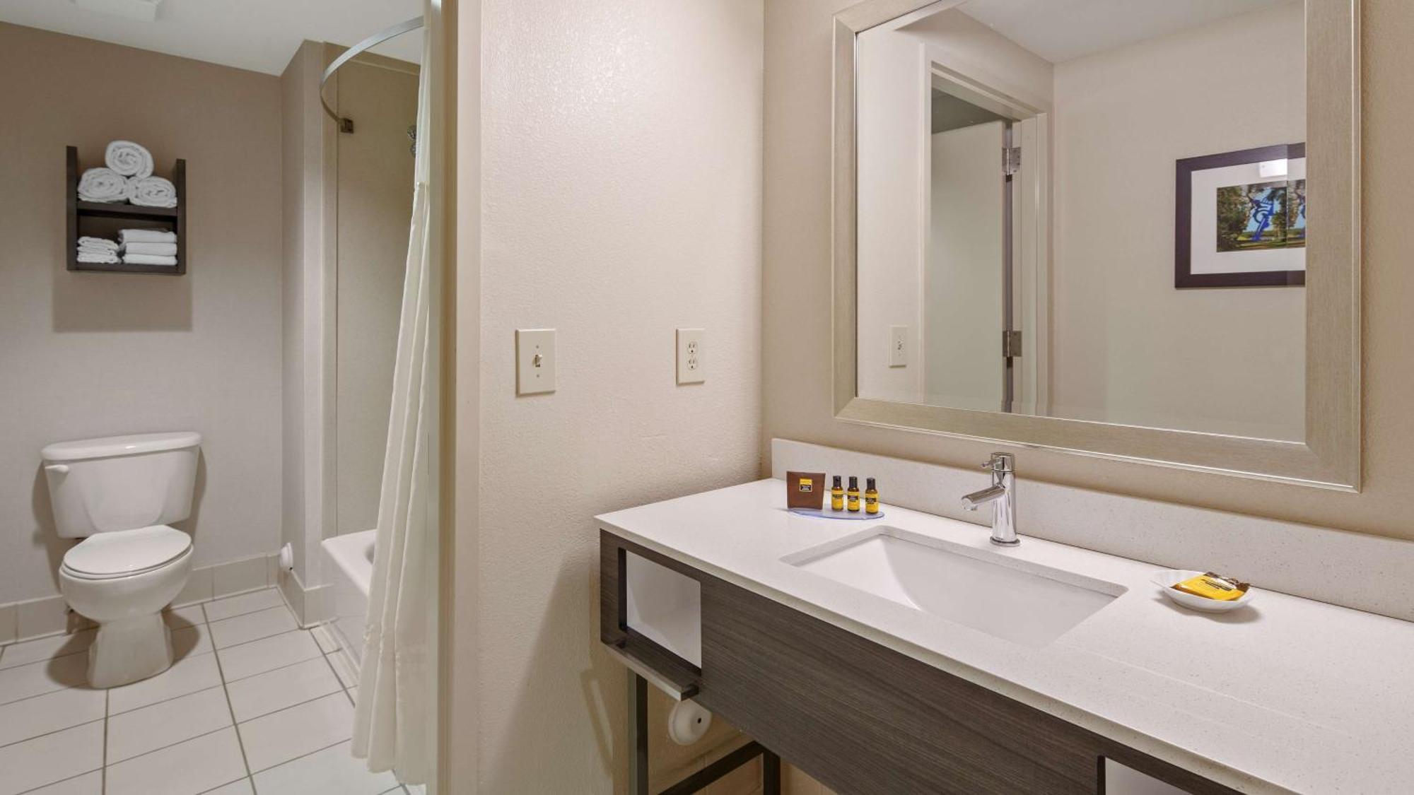 Western Kendall & 3* The Crossings