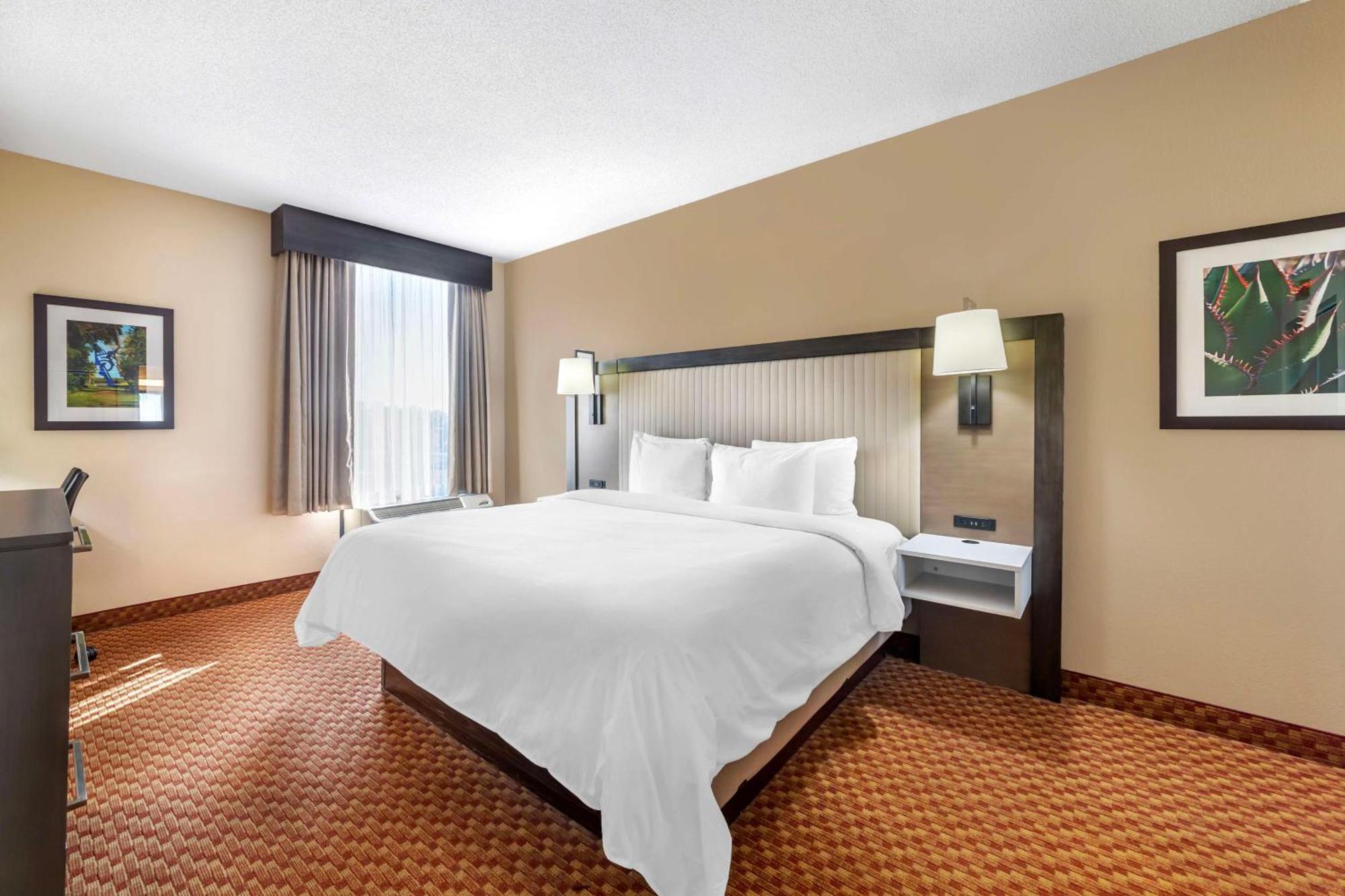 Western Kendall & Hotel