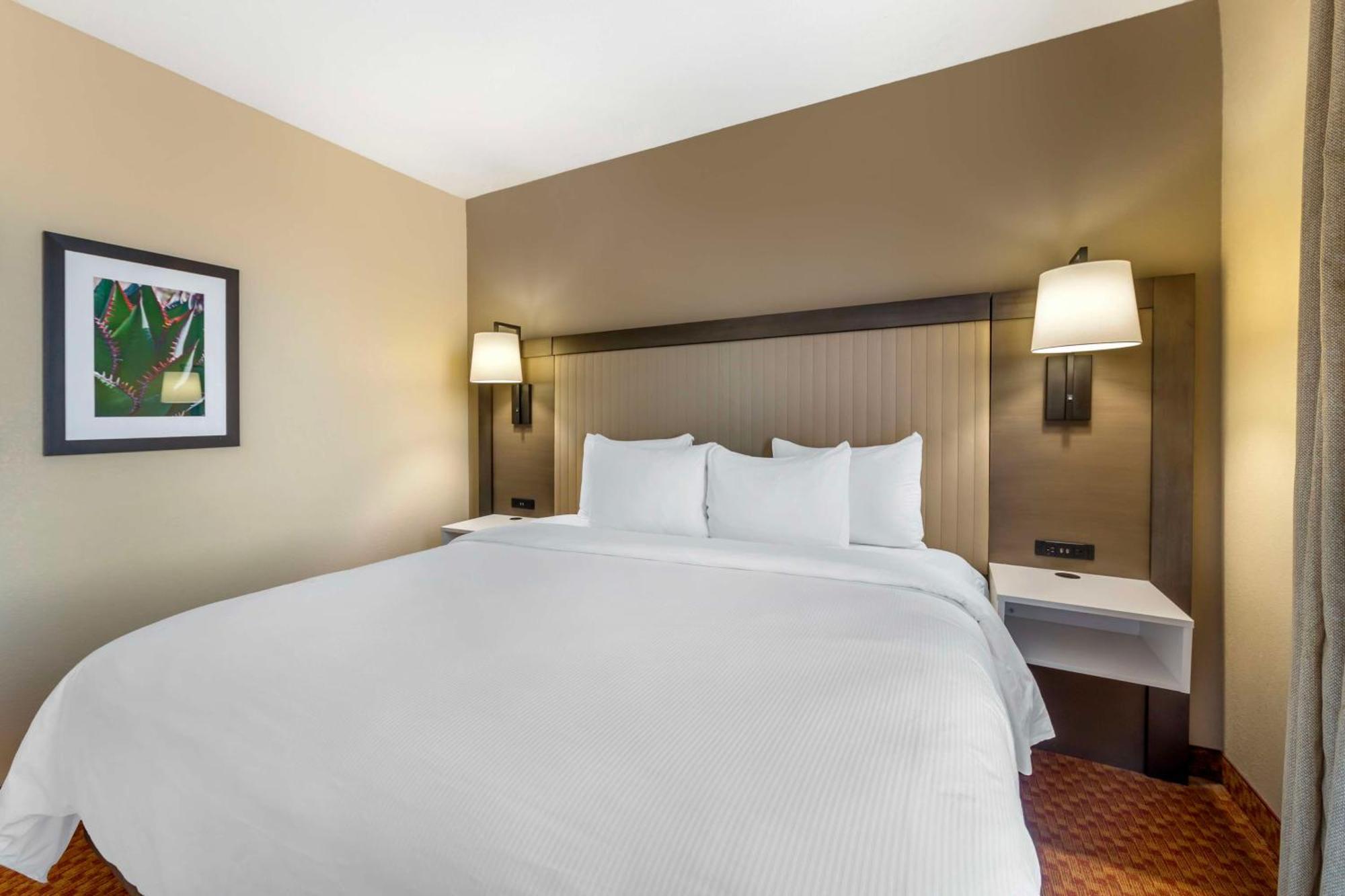 Western Kendall & 3* The Crossings