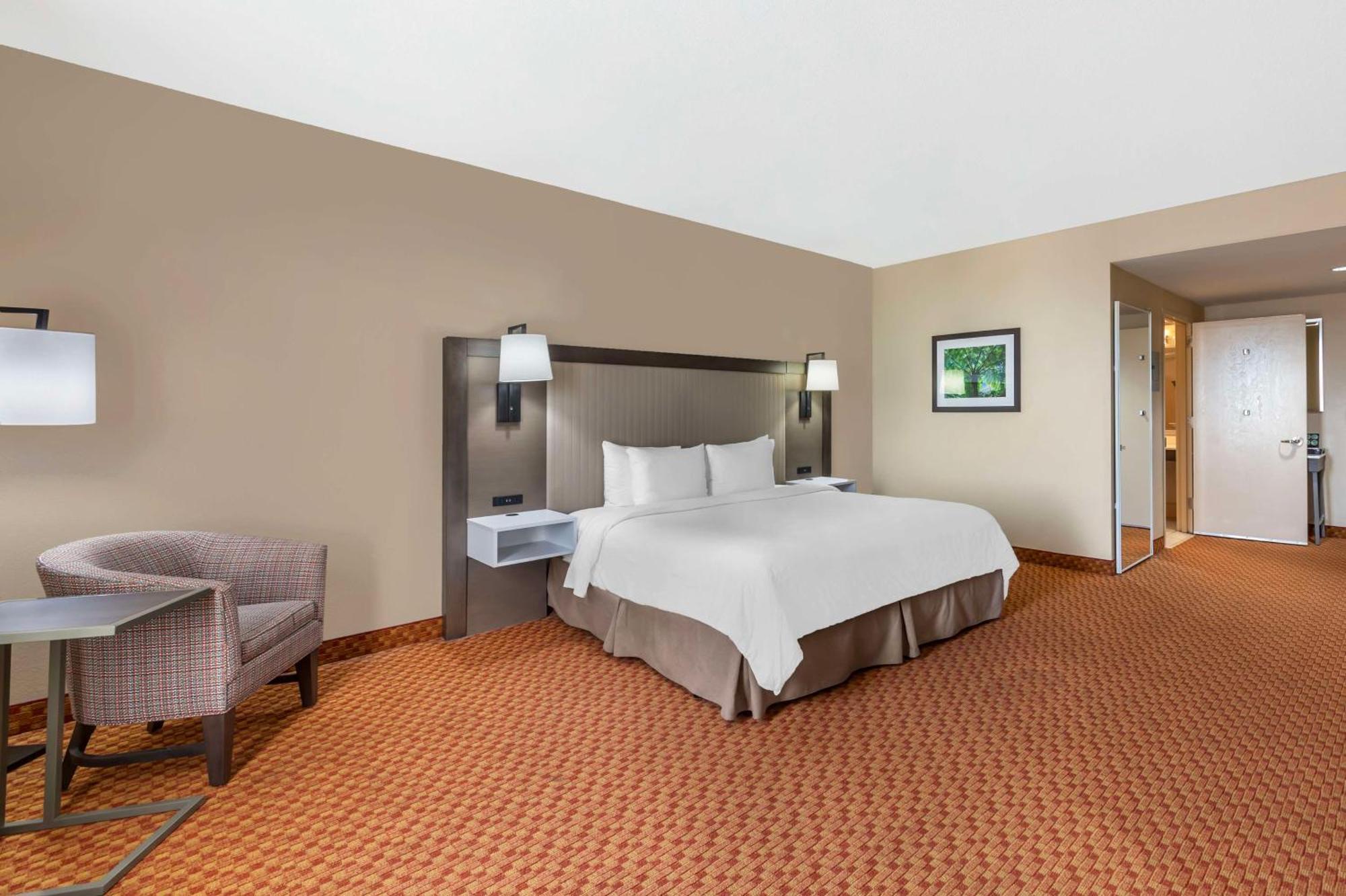 Western Kendall & Hotel 3*