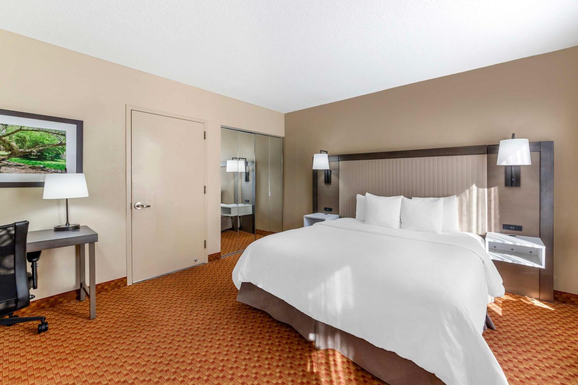 Western Kendall & Hotel 3*